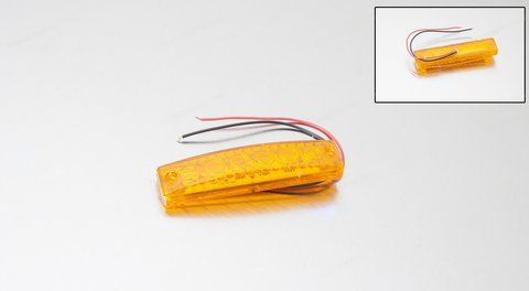 Lampa podłużna z 6 diodami LED ma kolor ż&oacute;łty