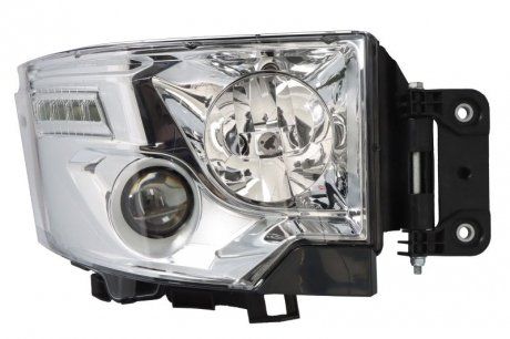Reflektor prawy (H1/H7/LED, elektryczny, z silnikiem, ze światłem dziennym, kolor wstawki: chrom) Renault T 01.13- (DEPO | 551-11A6R-LDEMN)