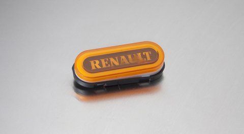 Ponadgabarytowa lampa owalna NEON z napisem &bdquo;RENAULT&rdquo; w kolorze ż&oacute;łtym