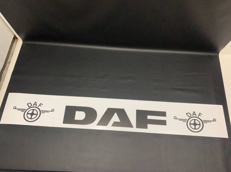 Бризговик МЕТЛА на задний бампер с рисунком "DAF" Белый (350X2400) 15046cnt фото