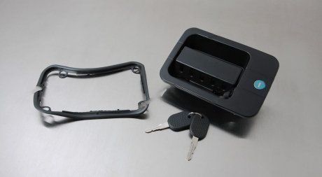 Ручка дверей мет/пластик IVECO EUROTECH левая с ключами (18600005, 98404710, 98404710L) (Contech | 90732CNT) 5880294-33 фото