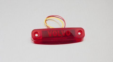 Ponadgabarytowa lampa wzdłużna z napisem &bdquo;VOLVO&rdquo; LED czerwona