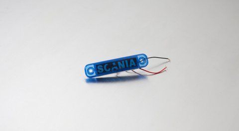 Ponadgabarytowa lampa z napisem &bdquo;SCANIA&rdquo; LED w kolorze niebieskim